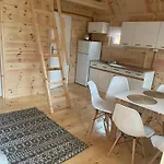 Letniskowy Nad Jeziorem بيت للعطل *