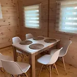 Letniskowy Nad Jeziorem בית נופש