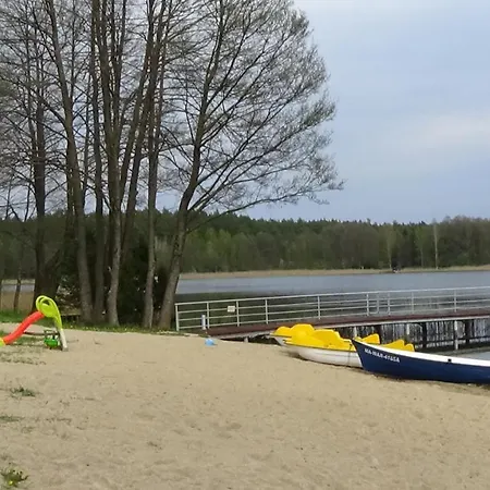 Letniskowy Nad Jeziorem Dom wakacyjny *