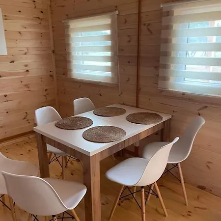 Letniskowy Nad Jeziorem Feriehus