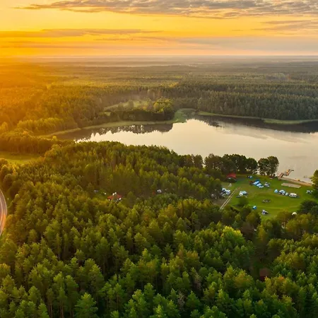 Letniskowy Nad Jeziorem بيت للعطل Marksewo